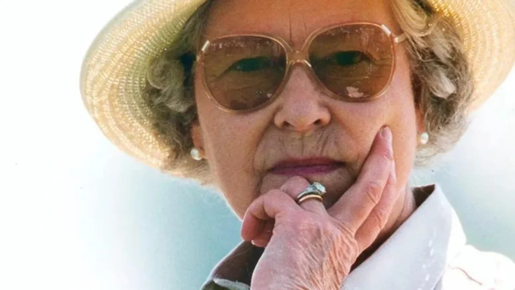 La Reine Elizabeth II possédait une grande collection de bijoux qui sont devenus indissociables de sont style.