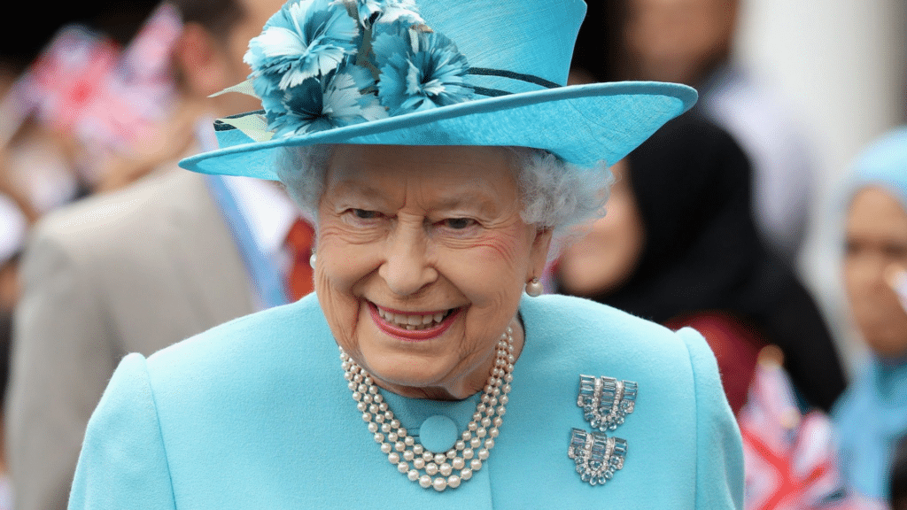 Like-a-Queen-Boucheron-Elizabeth-II