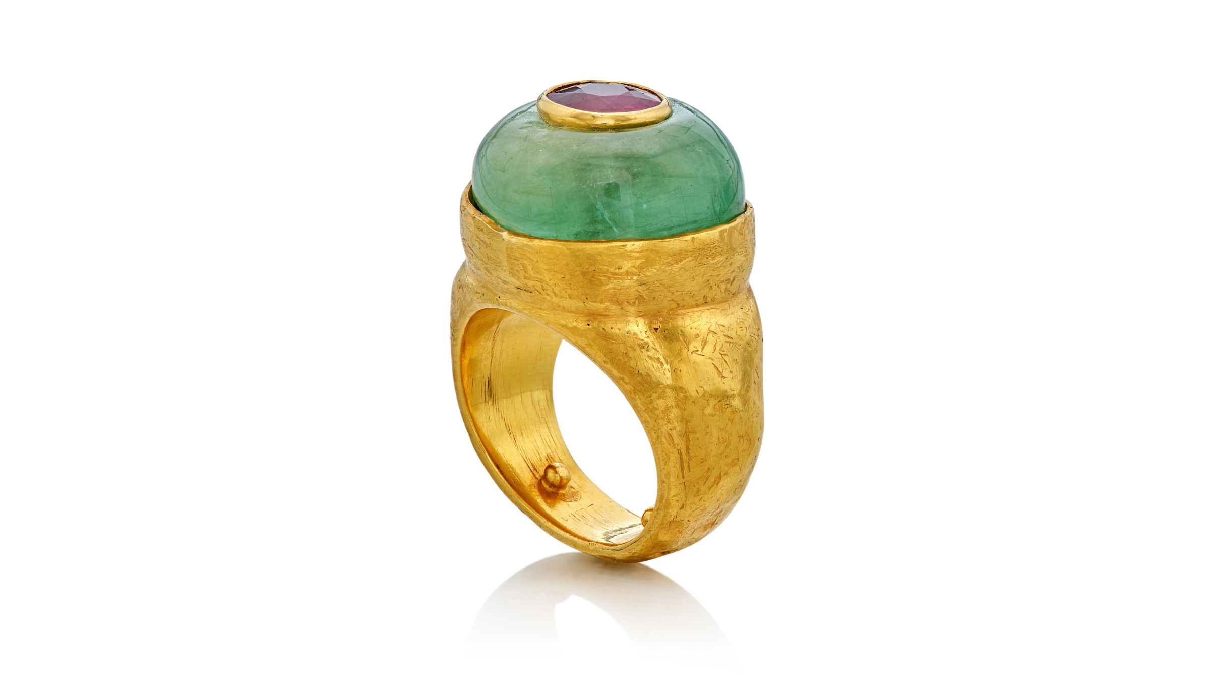 Gold, emerald and ruby ring by Suzanne Belperron ©Sotheby's