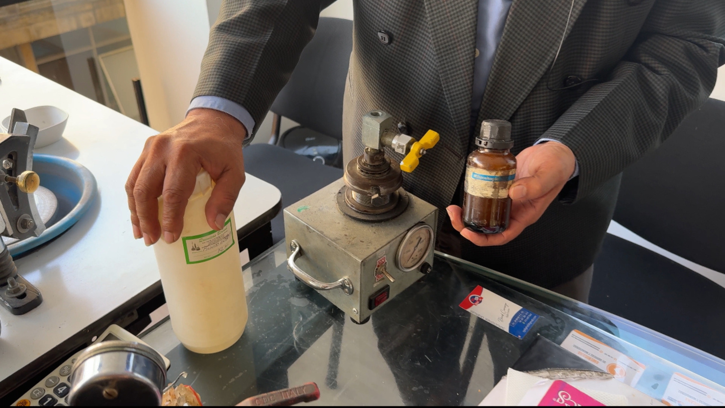 The Colombian emerald oiling process explained