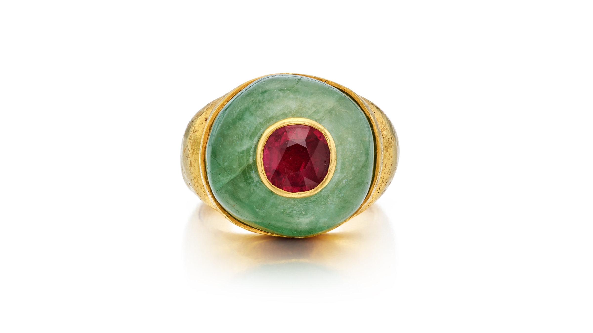 Gold, emerald and ruby ring by Suzanne Belperron ©Sotheby's