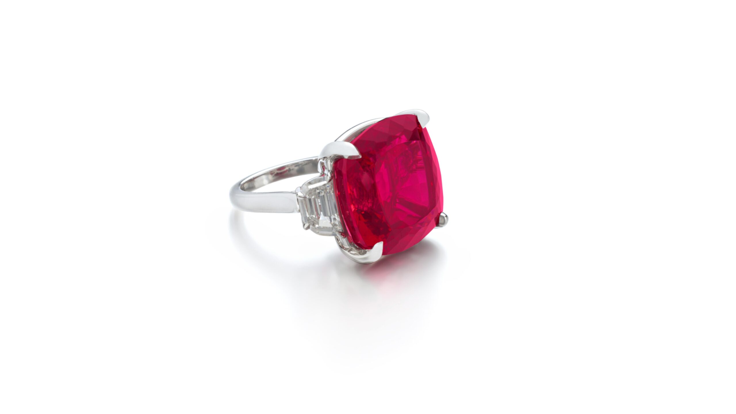 Important spinel and diamond ring