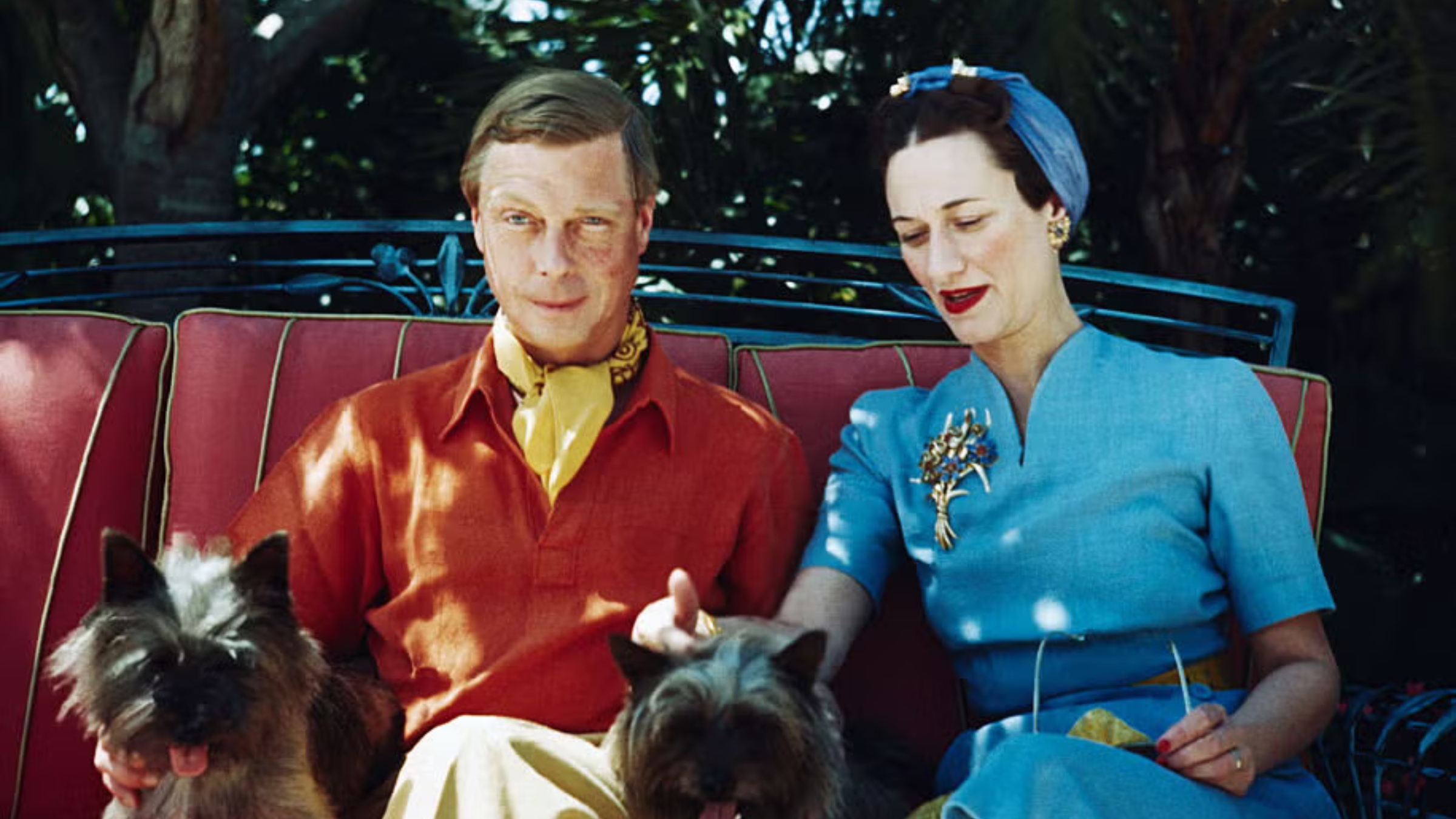 Wallis Simpson, Duchess of Windsor wears a Van Cleef & Arpels “Hawai” brooch